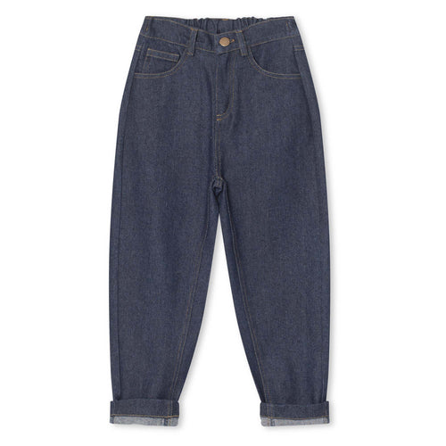 Donkerblauwe jeans voor jongens  en meisjes met elastische tailleband van A Monday in Copenhagen | Verkrijgbaar bij Little Fashion Addict