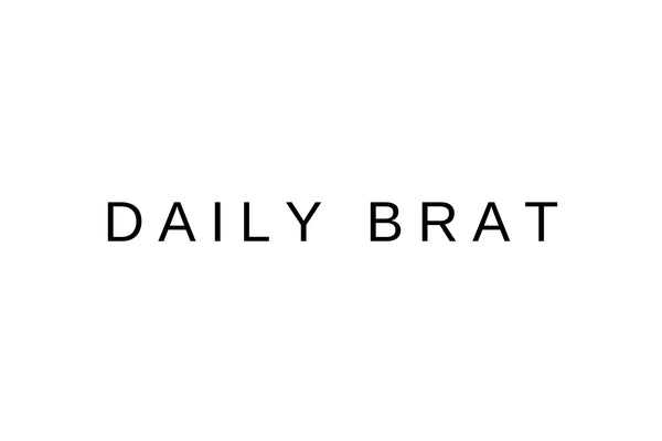 Logo van Daily Brat, Nederlands kinderkledingmerk verkrijgbaar bij Little Fashion Addict.