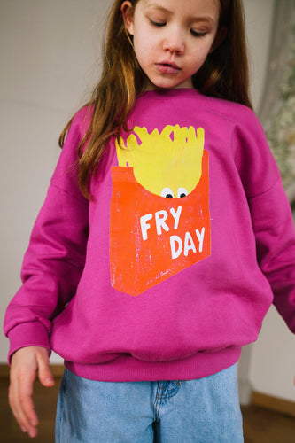 Fry-Day Sweater voor meisjes in roze met frietjesprint en geribbelde boorden van Daily Brat | Vekrijgbaar bij Little Fashion Addict