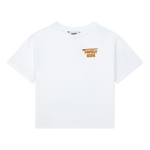 Littlefashionaddict - Hundred Pieces witte jongens T-shirt met 'Family Ride' kleine print vooraan en opvallende vintage print achteraan. Verkrijgbaar vanaf 6  tot 12 jaar.