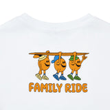 Littlefashionaddict - Hundred Pieces witte jongens T-shirt met 'Family Ride' kleine print vooraan en opvallende vintage print achteraan. Verkrijgbaar vanaf 6  tot 12 jaar.