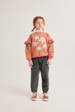 Zandkleurige meisjessweater met sterrenprint en ruches van Letter To The World | Verkrijgbaar bij Little Fashion Addict