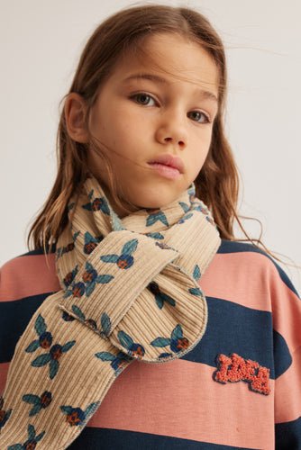 Beige meisjessjaal met fruitprint van Letter To The World. | Perfect voor koude dagen | Verkrijgbaar bij Little Fashion Addict