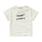 Zachte terry T-shirt Sorbet Sunday voor jongens in off-white met print uit de Sorbet Sunday collectie van Sproet & Sprout | Verkrijgbaar bij Little Fashion Addict