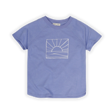 Blauw Raglan T-shirt met zon-illustratie voor jongens uit Sorbet Sunday collectie van Sproet & Sprout | Verkrijgbaar bij Little Fashion Addict