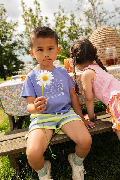 Blauw Raglan T-shirt met zon-illustratie voor jongens uit Sorbet Sunday collectie van Sproet & Sprout | Verkrijgbaar bij Little Fashion Addict