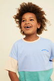 Jongens T-shirt in Misty Blue met beige en groen kleurblokken uit de Sorbet Sunday Collectie van Sproet & Sprout. | Verkrijgbaar bij Little Fashion Addict