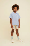 Zacht poloshirt in Misty Blue met witte opdruk voor jongens uit de Sorbet Sunday collectie van Sproet & Sprout | Verkrijgbaar bij Little Fashion Addict