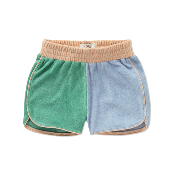 Sportieve en zachte jongensshort met colourblock uit de Sorbet Sunday collectie van Sproet & Sprout | Verkrijgbaar bij Little Fashion Addict