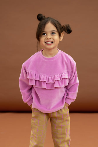 Velvet Sweater Ruffle in purple pink van Sproet & Sprout's Hotel de Botel collectie | Verkrijgbaar bij Little Fashion Addict