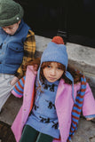 Gebreide sweater met all-over hondjesprint voor meisjes in molecuulblauw (grijsblauw) van Sproet & Sprout | Verkrijgbaar voor meisjes van 4 tot 10 jaar bij Little Fashion Addict