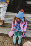 Gebreide kindersjaal met bruine en donkerblauwe strepen van Sproet & Sprout | Verkrijgbaar bij Little Fashion Addict